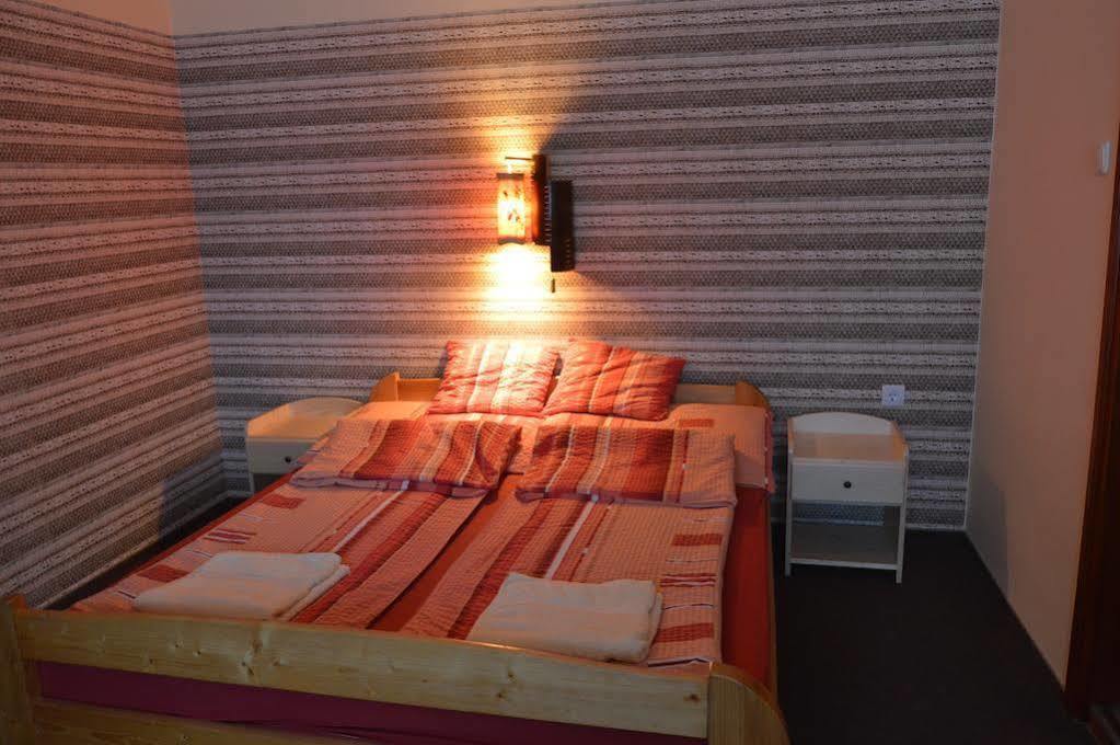 Flamingo Vendeghaz Bed & Breakfast Eger Exterior foto